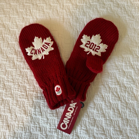 NWT Team Canada 2012 mittens - Hudson Bay - Picture 1 of 6